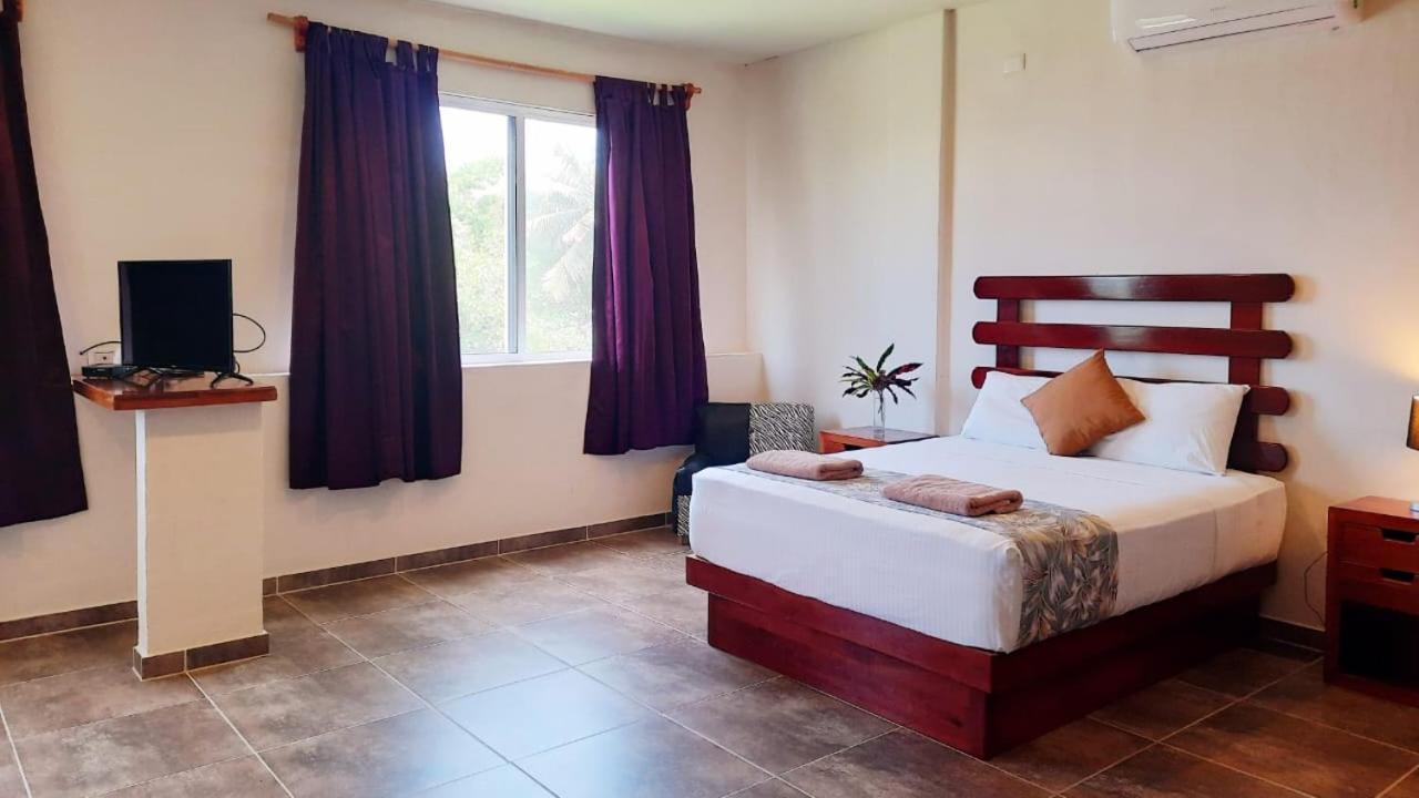 Porto Coral Hotel & Suites Chetumal Exterior foto